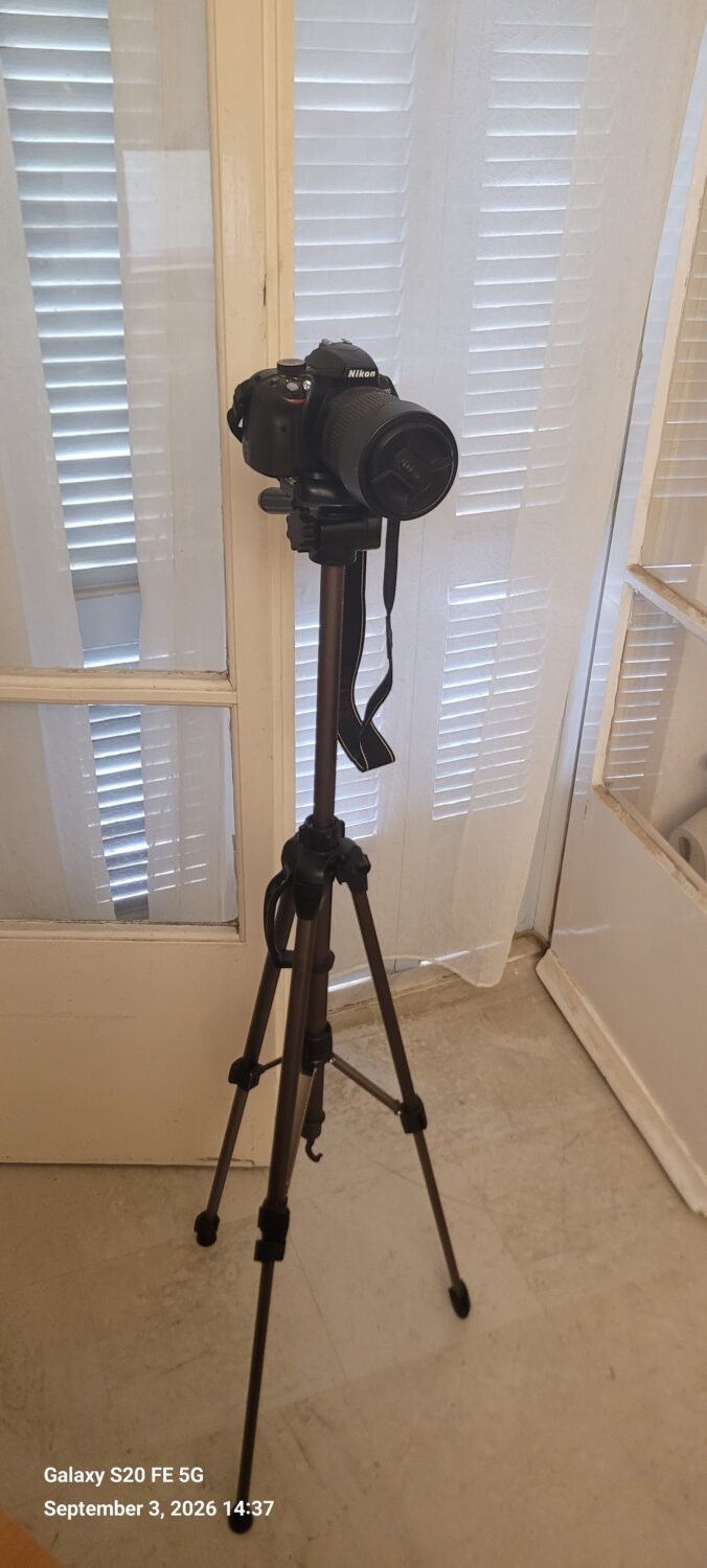 Nikon D300, φακό 18-105mm, τρίποδο, θήκη